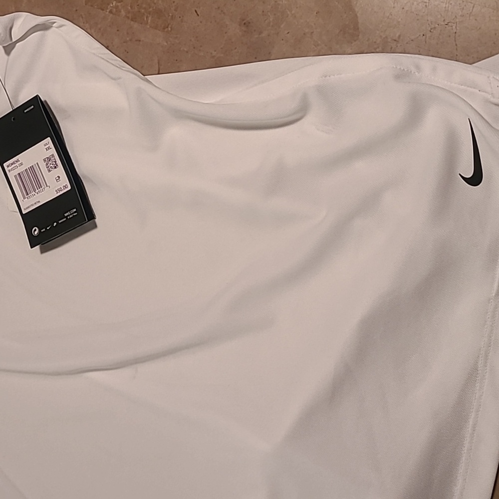 Nike - Picture 2 of 3